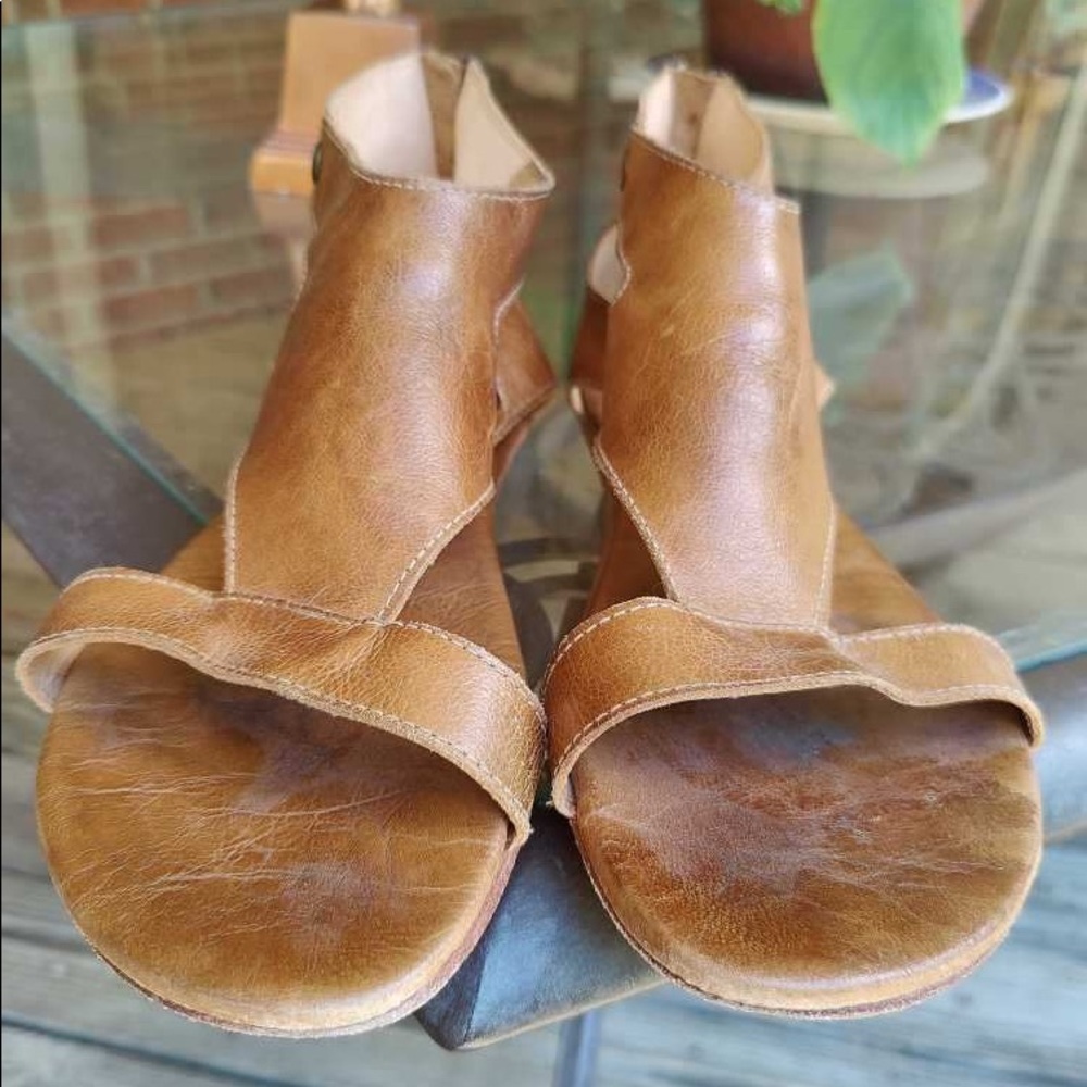 BedStu 11 Soto Tan Rustic Leather Back Zip Sandals Gladiator Flat Strappy Brown